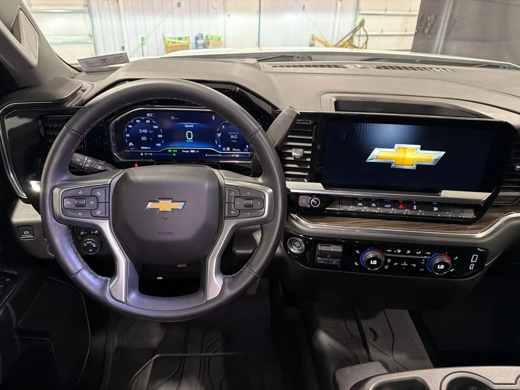 Used 2025 Summit White Chevrolet LT image 17