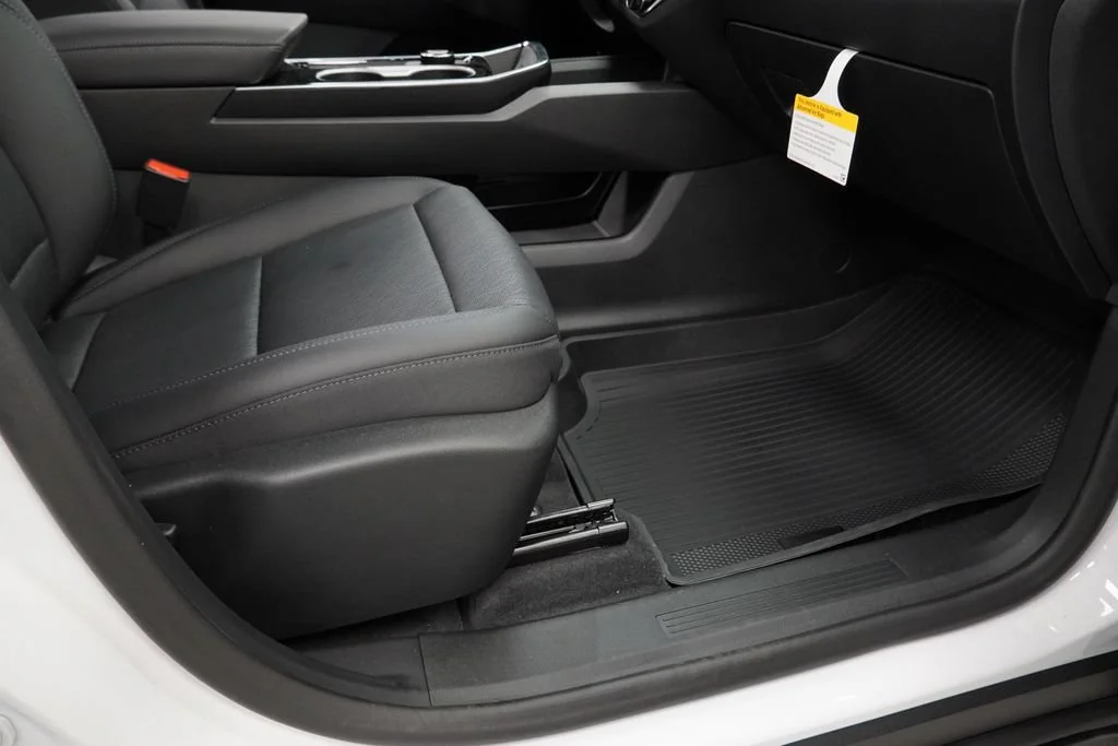 New 2026 Summit White Chevrolet LT image 31