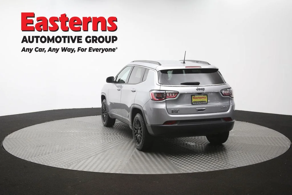 Used 2022 Silver Jeep Latitude image 64