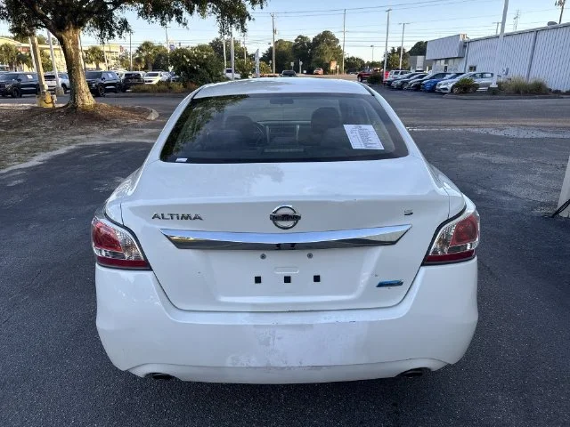 Used 2014 White Nissan 2.5 S image 31