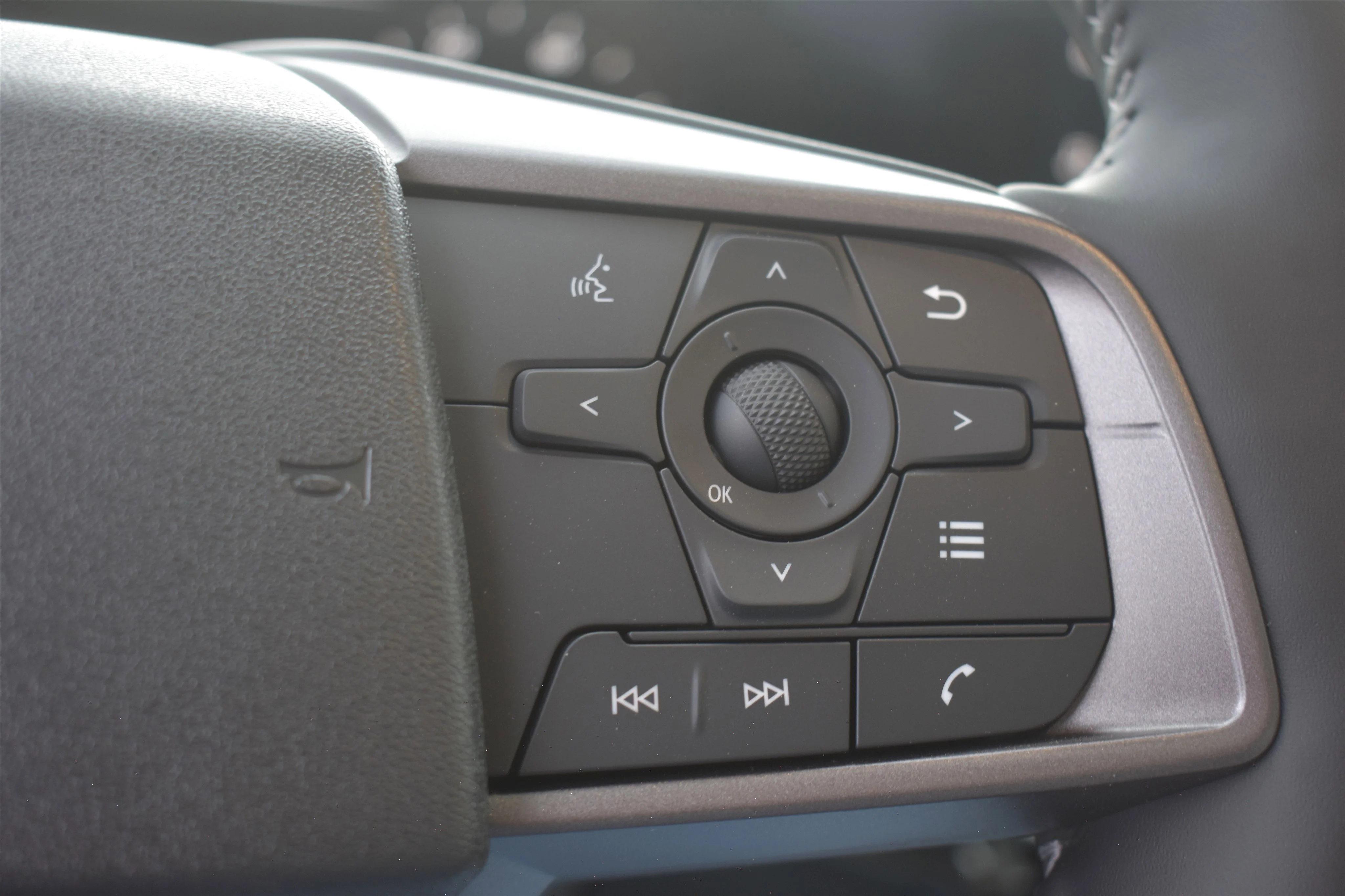 New 2026 Aspen White Tricoat Nissan SL image 21