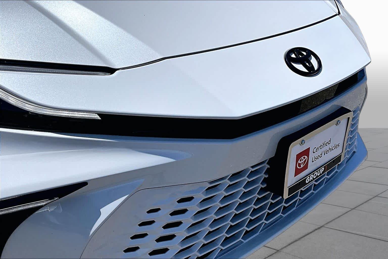 Used 2026 Wind Chill Pearl Toyota XSE image 29