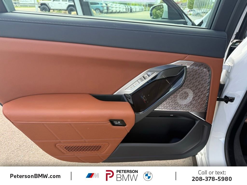 Used 2025 Mineral White Metallic BMW xDrive60 image 16