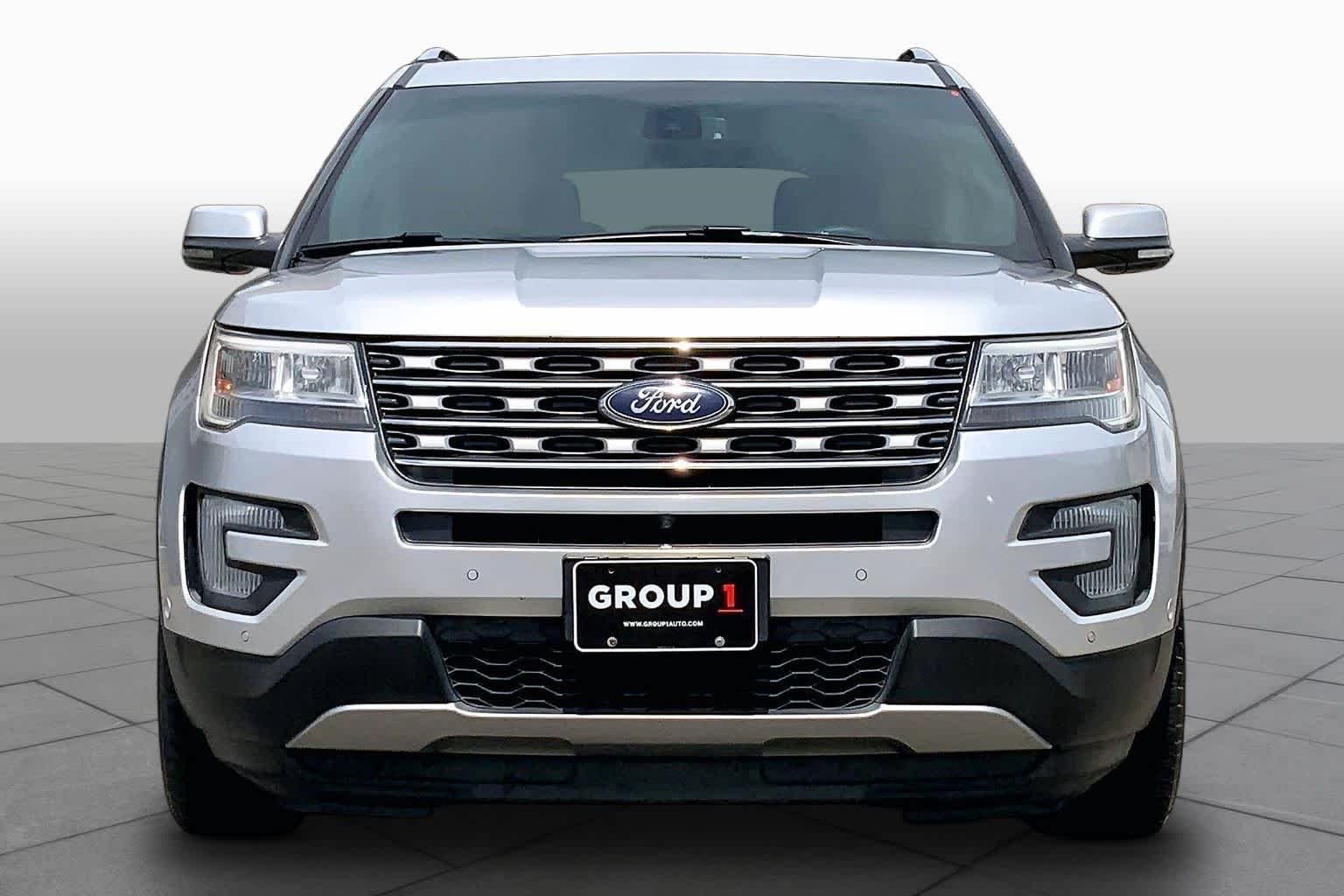 Used 2017 Ingot Silver Metallic Ford Limited image 4