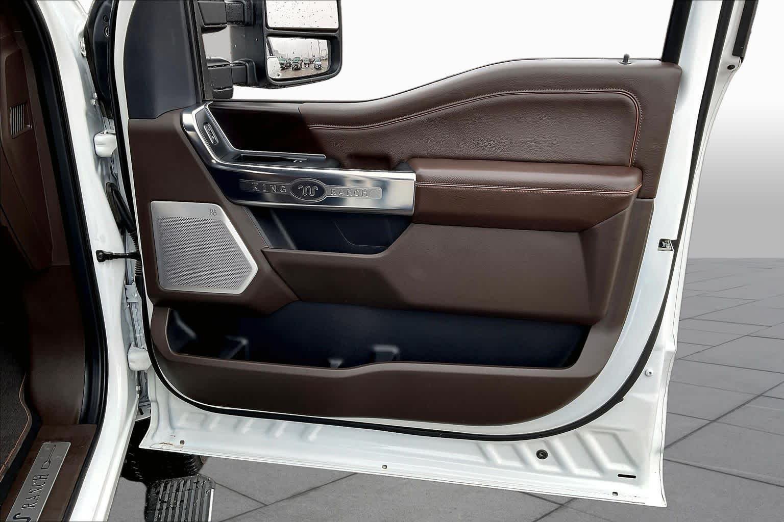 Used 2024 Star White Metallic Tri-Coat/Darkened Bronze Ford King Ranch image 23