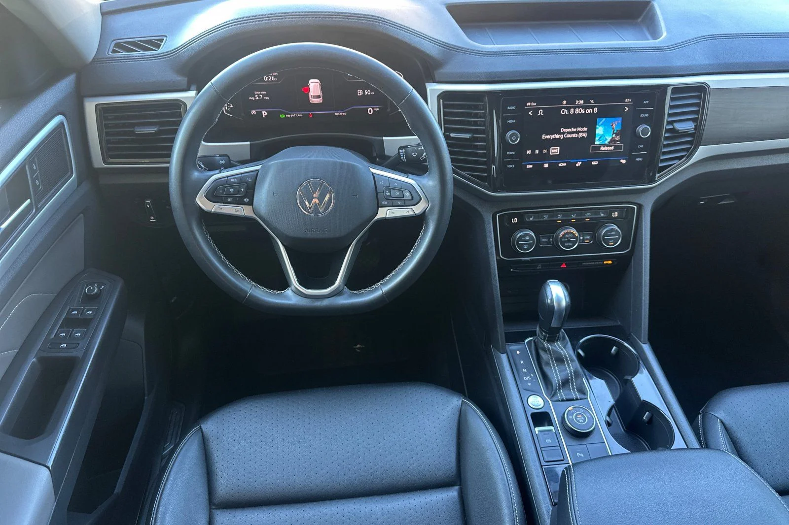 Used 2022  Volkswagen 3.6L V6 SE w/Technology image 15