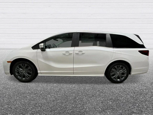New 2027 Silver Honda Touring image 3