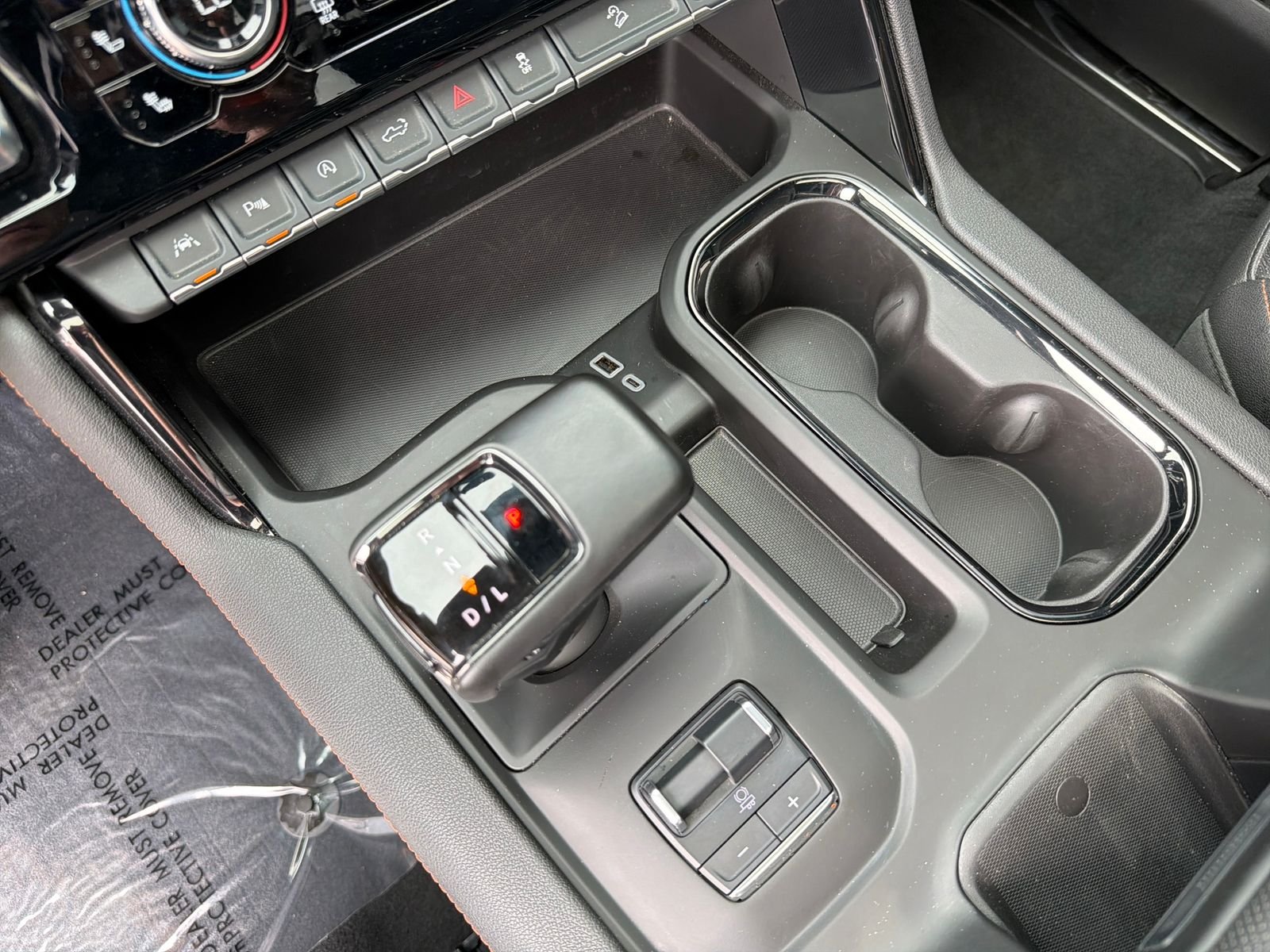 Used 2024 White GMC AT4 image 25