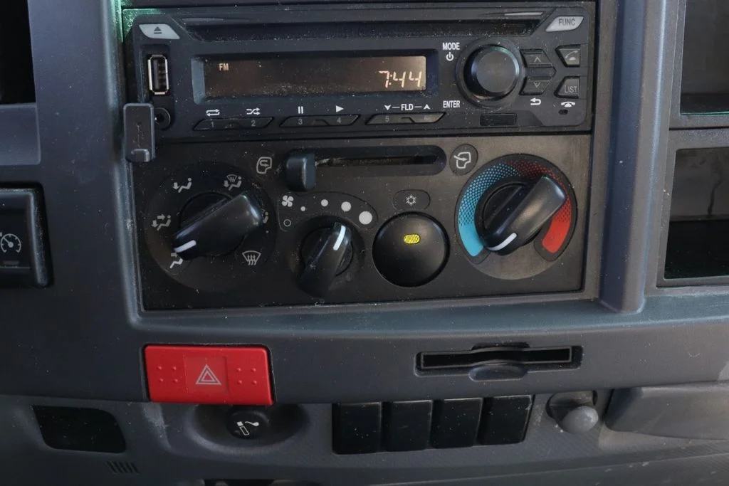 Used 2022  Isuzu NPR image 16