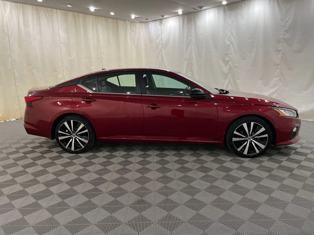 Used 2020 Scarlet Ember Tintcoat Nissan 2.5 SR image 4