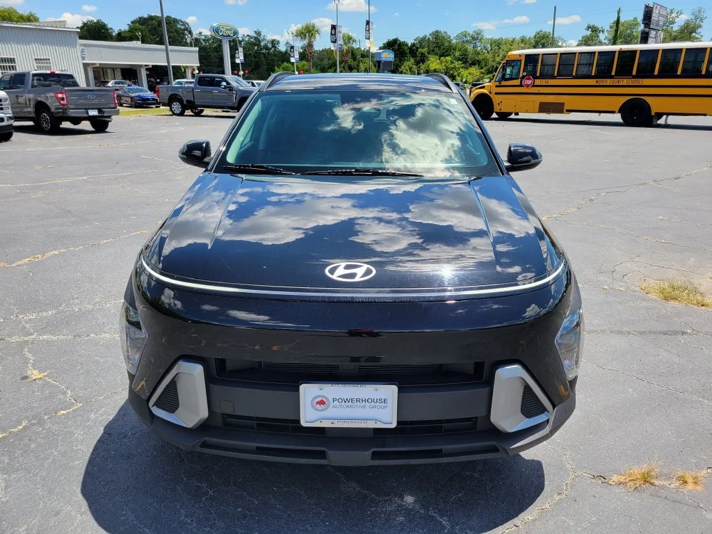 Used 2025 Black Hyundai SEL image 9