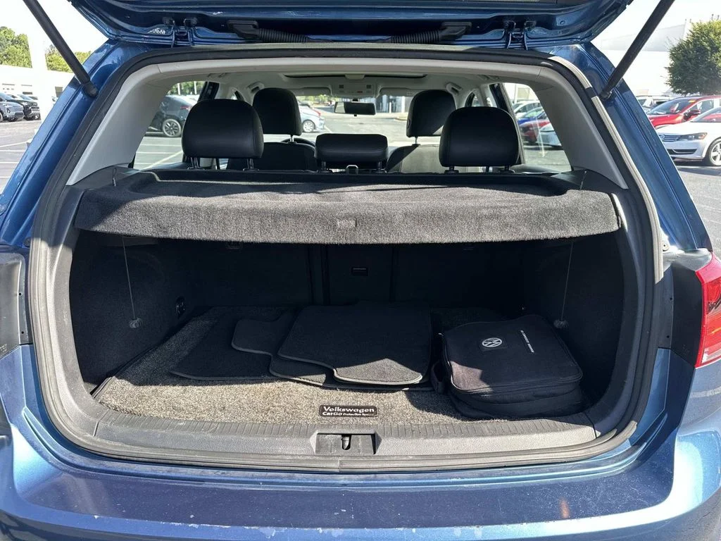 Used 2015  Volkswagen TSI SE 4-Door image 16