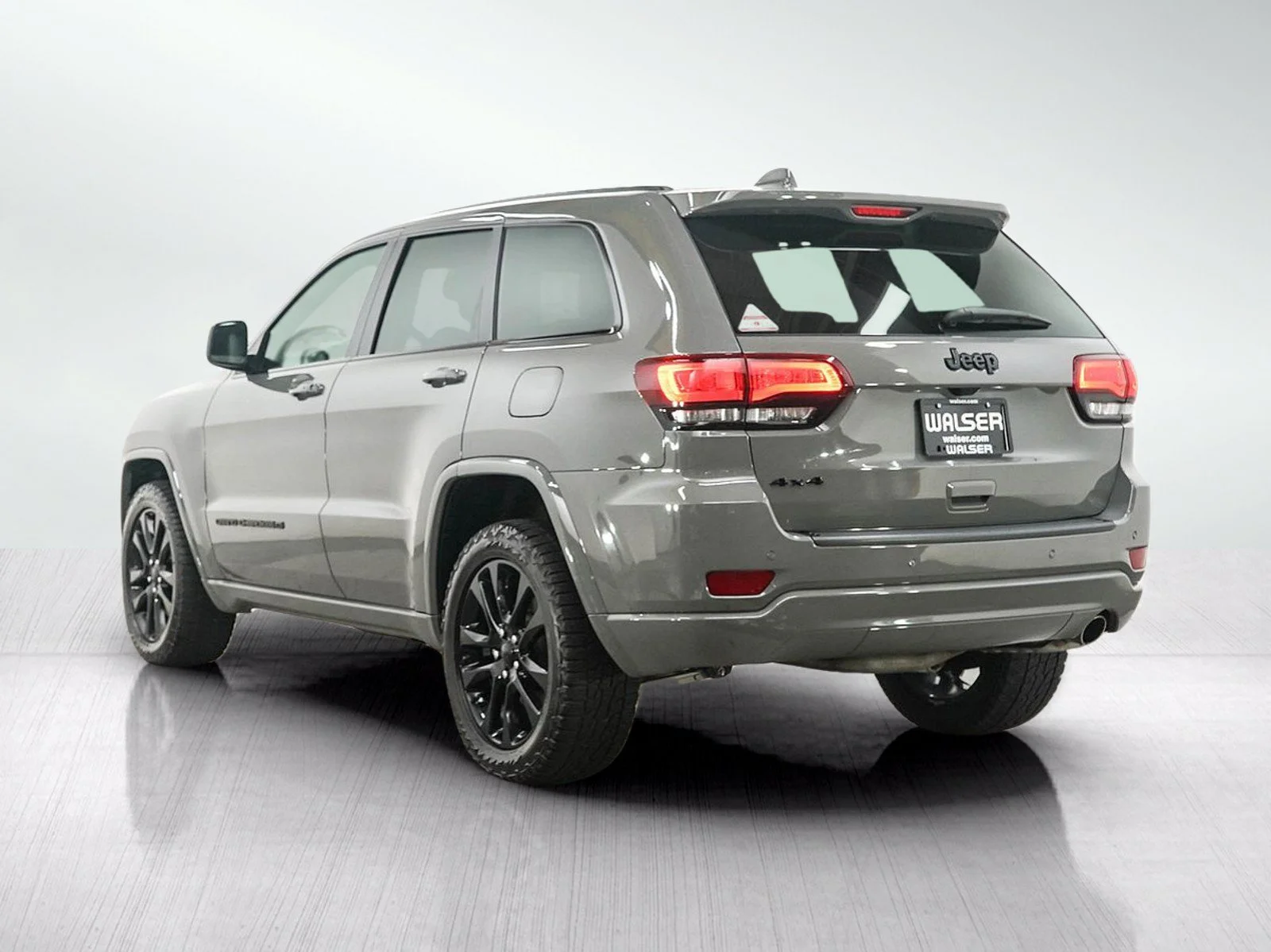 Used 2022 Sting-Gray Clearcoat Jeep Laredo X image 3