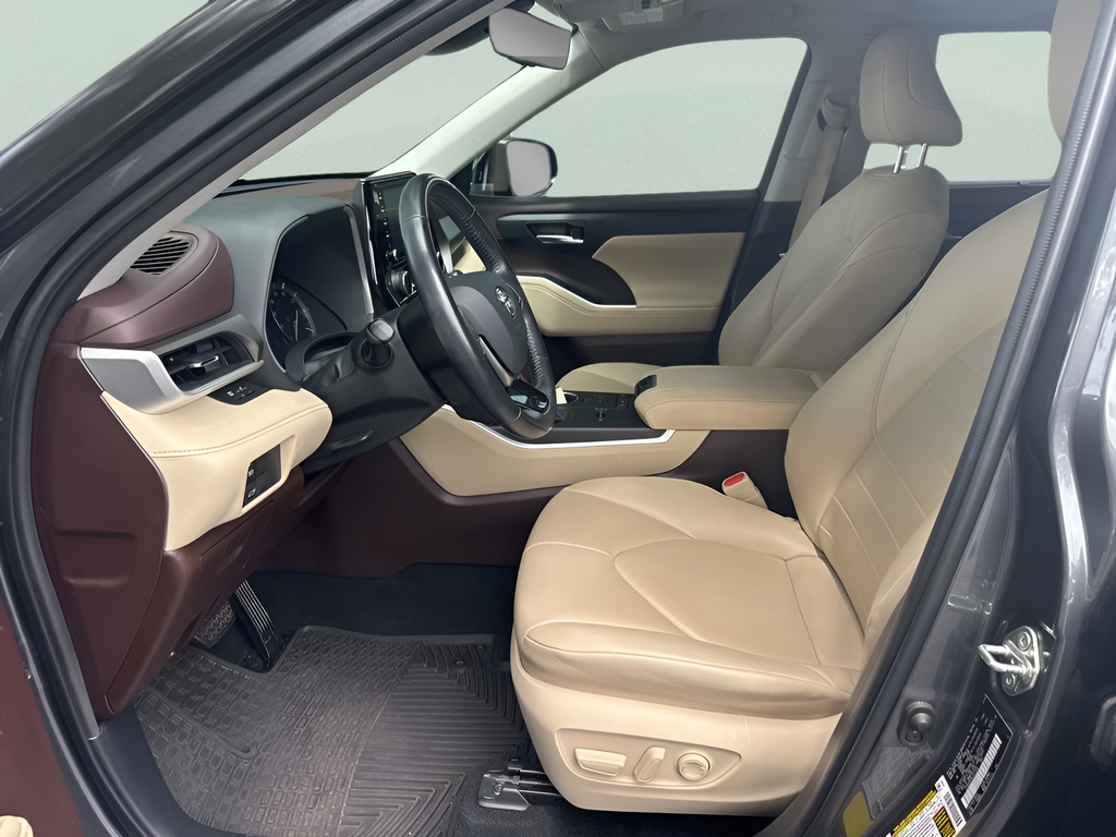 Used 2020 Gray Toyota XLE image 35