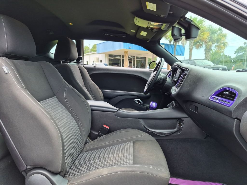 Used 2019 Black Dodge SXT image 26