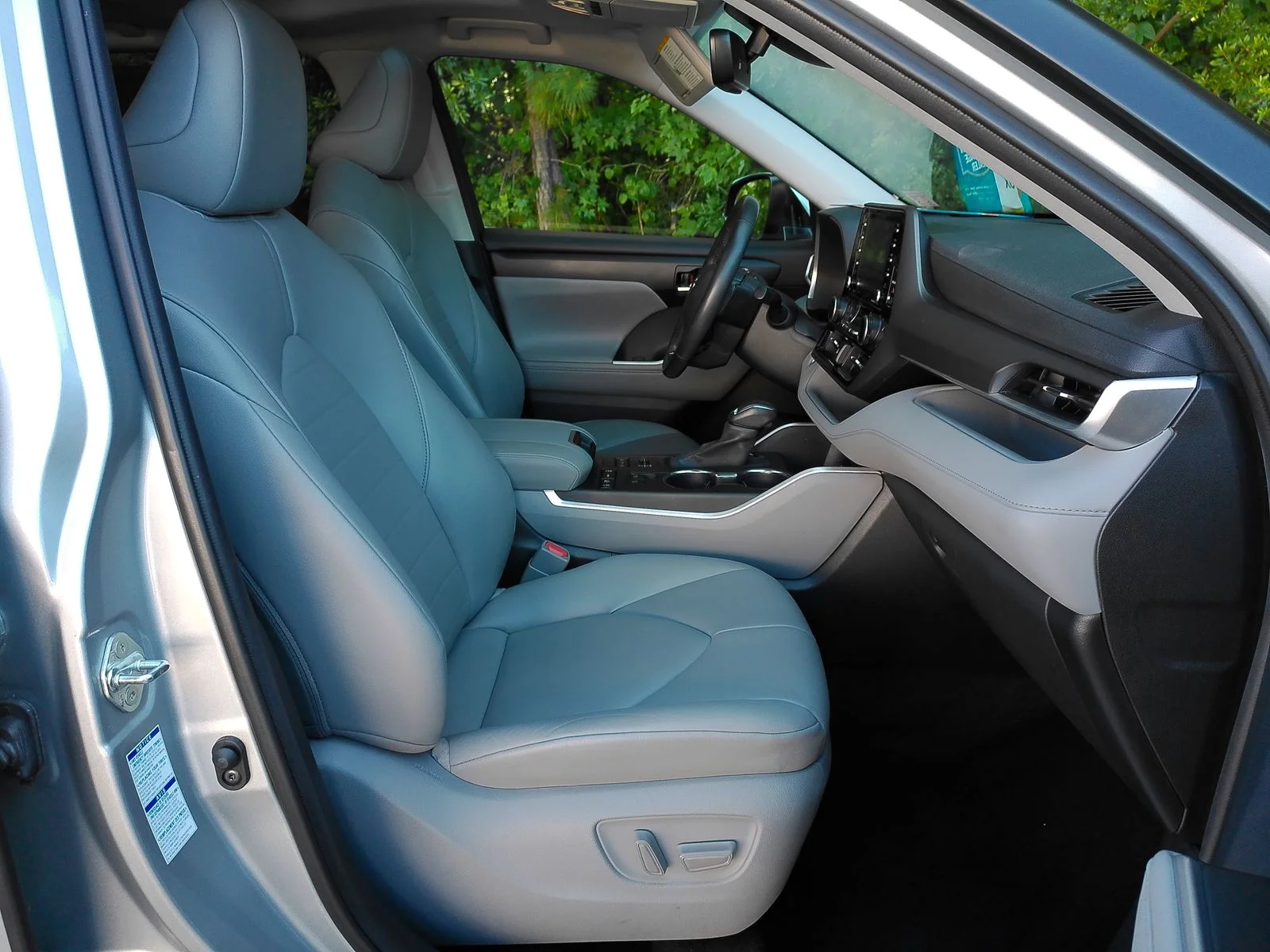 Used 2020 Silver Toyota XLE image 40
