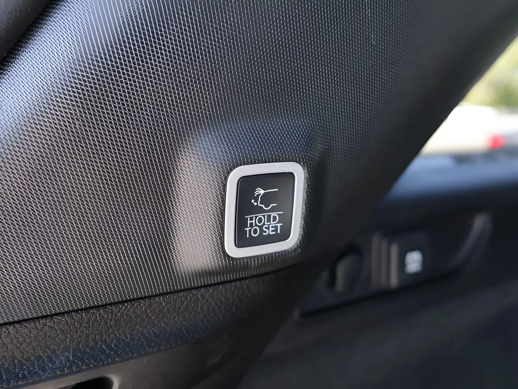 Used 2025 Velvet Jeep Summit image 18