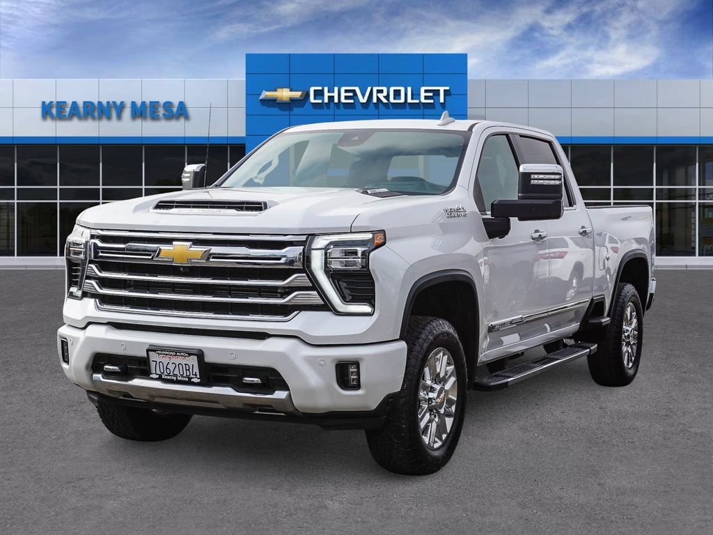 Used 2025 Beige Chevrolet High Country image 3