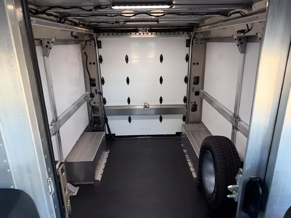 Used 2025 White Chevrolet 400 image 24