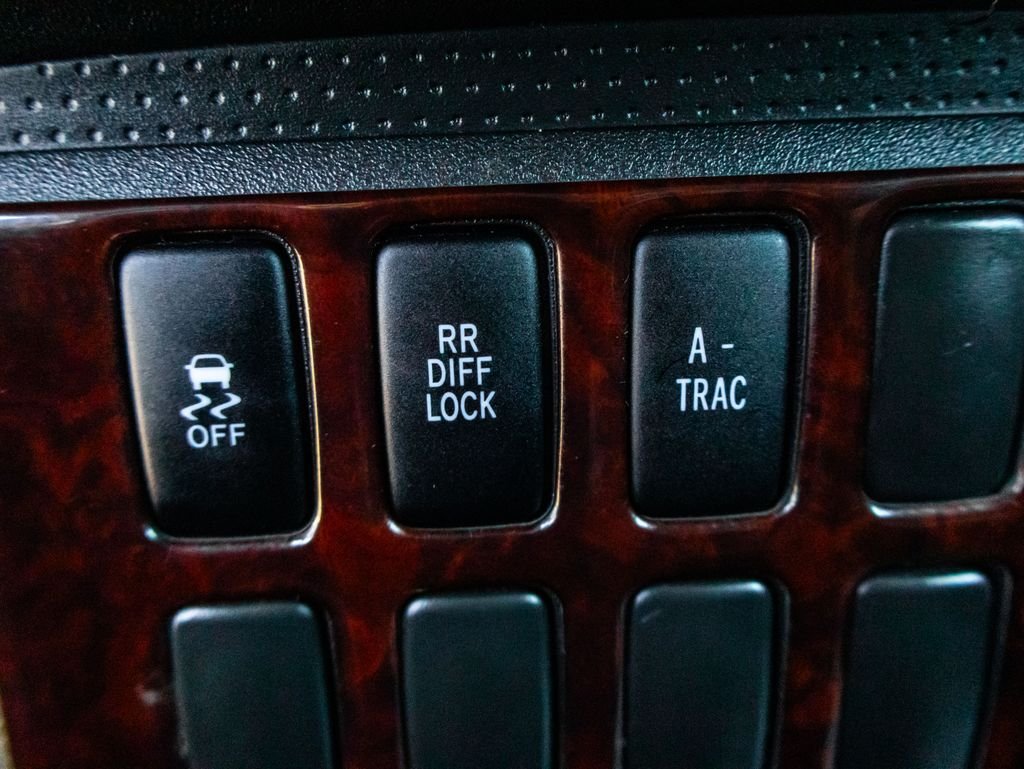 Used 2012  Toyota Base image 37