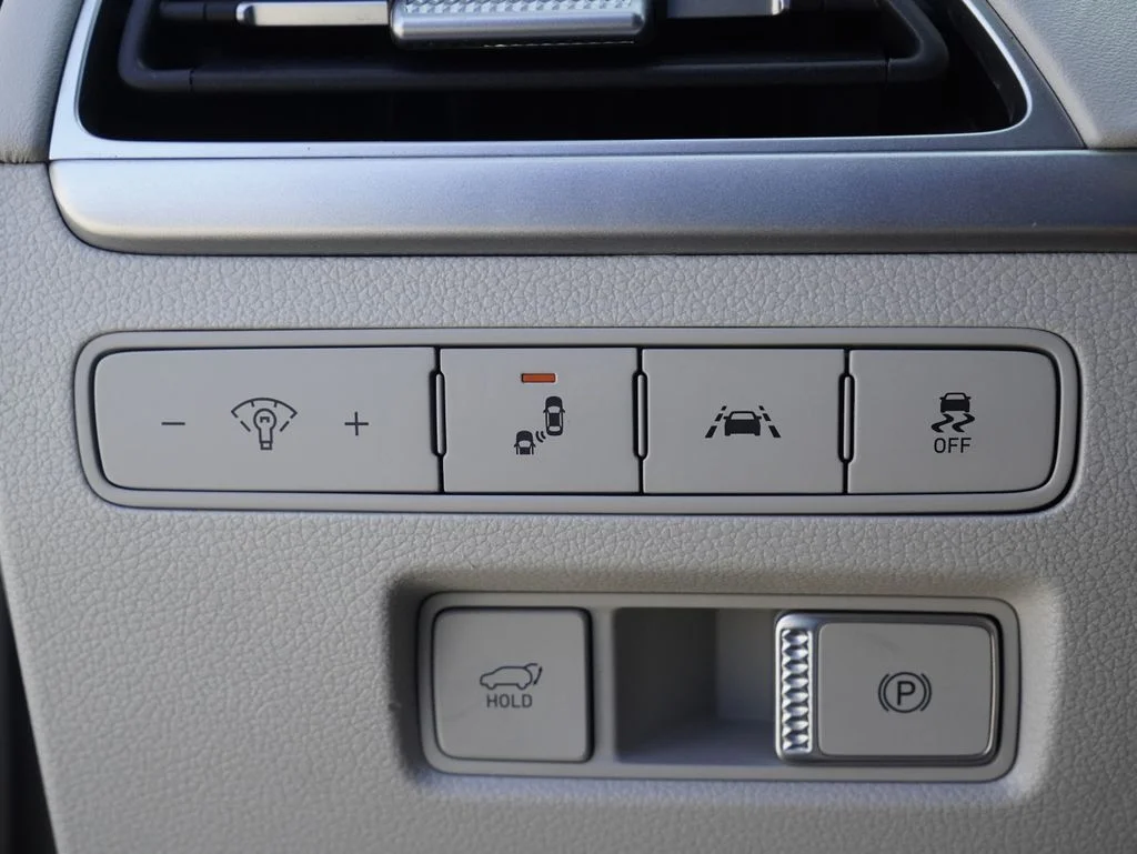 Certified Used 2022 Black Hyundai SEL image 13