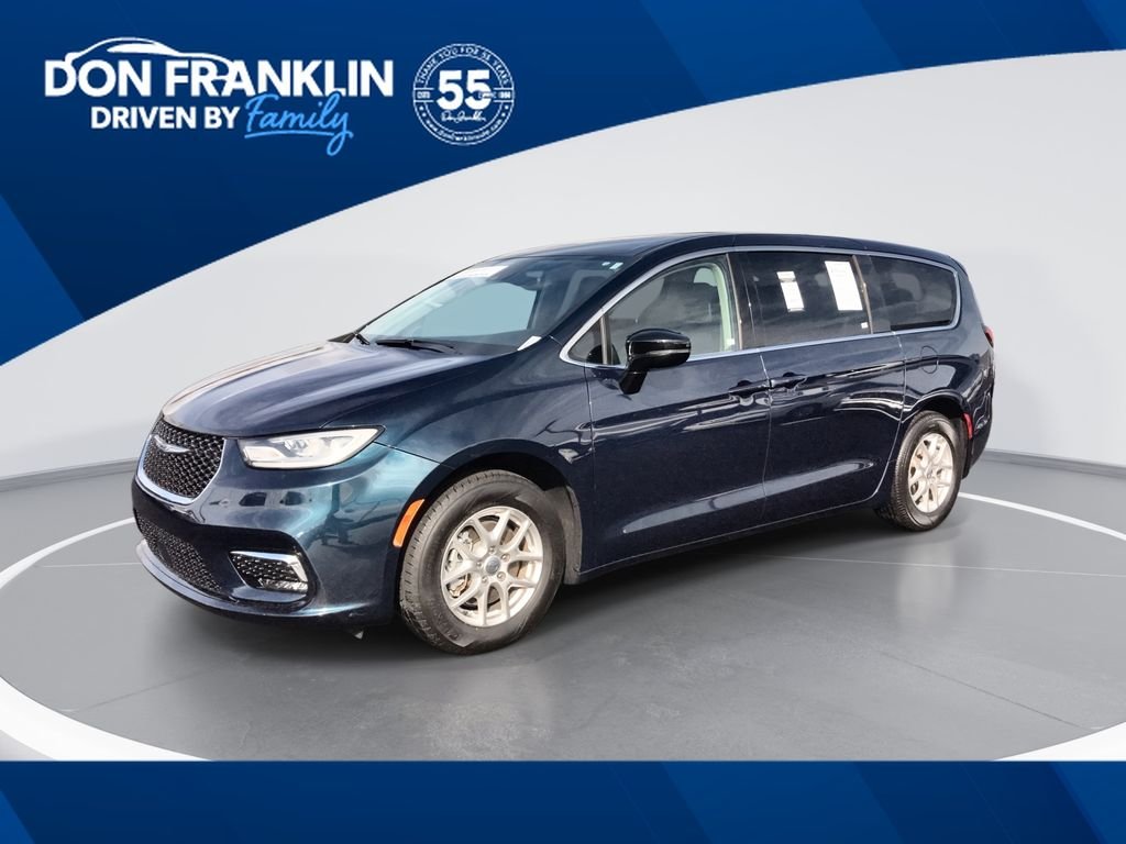 2024 Chrysler Pacifica Touring L's photo