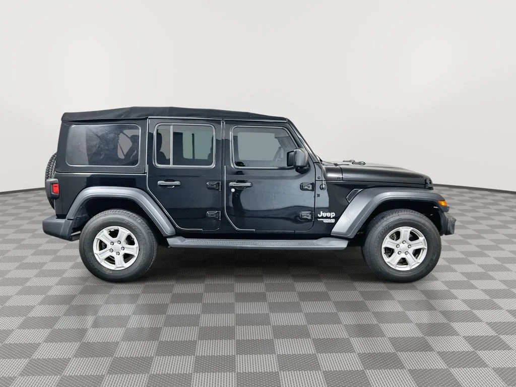Used 2018 Black Jeep Unlimited Sport S image 9