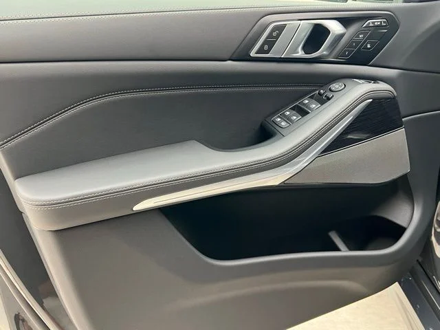 New 2026 Dravit Grey Metallic BMW xDrive40i image 21