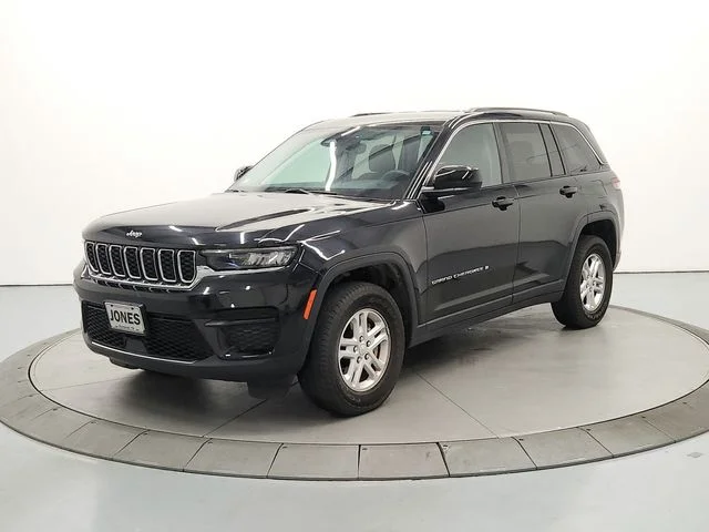 Used 2024 Black Jeep Laredo image 4