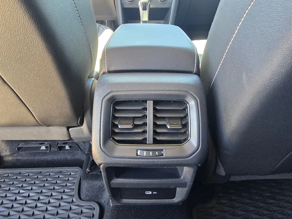 Used 2022 Platinum Gray Metallic Volkswagen SE image 30