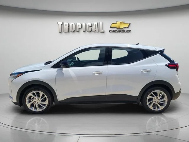 New 2027 Summit White Chevrolet LT image 2