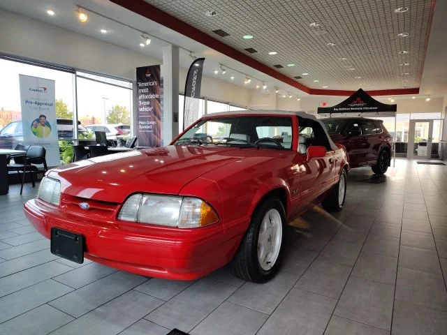 Used 1992 Red Ford LX image 3
