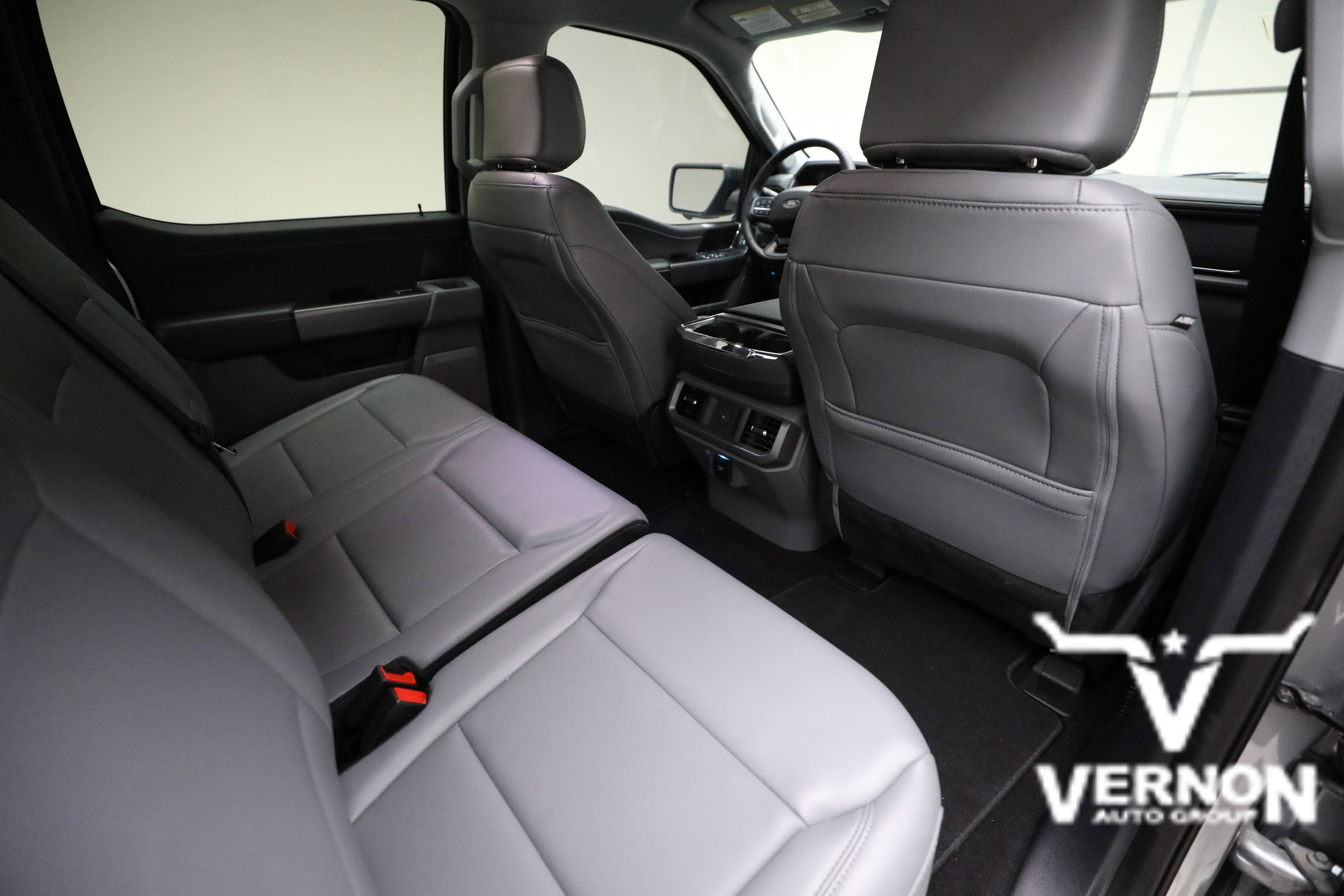 2025 Ford F-150 Lightning Flash - Photo 12