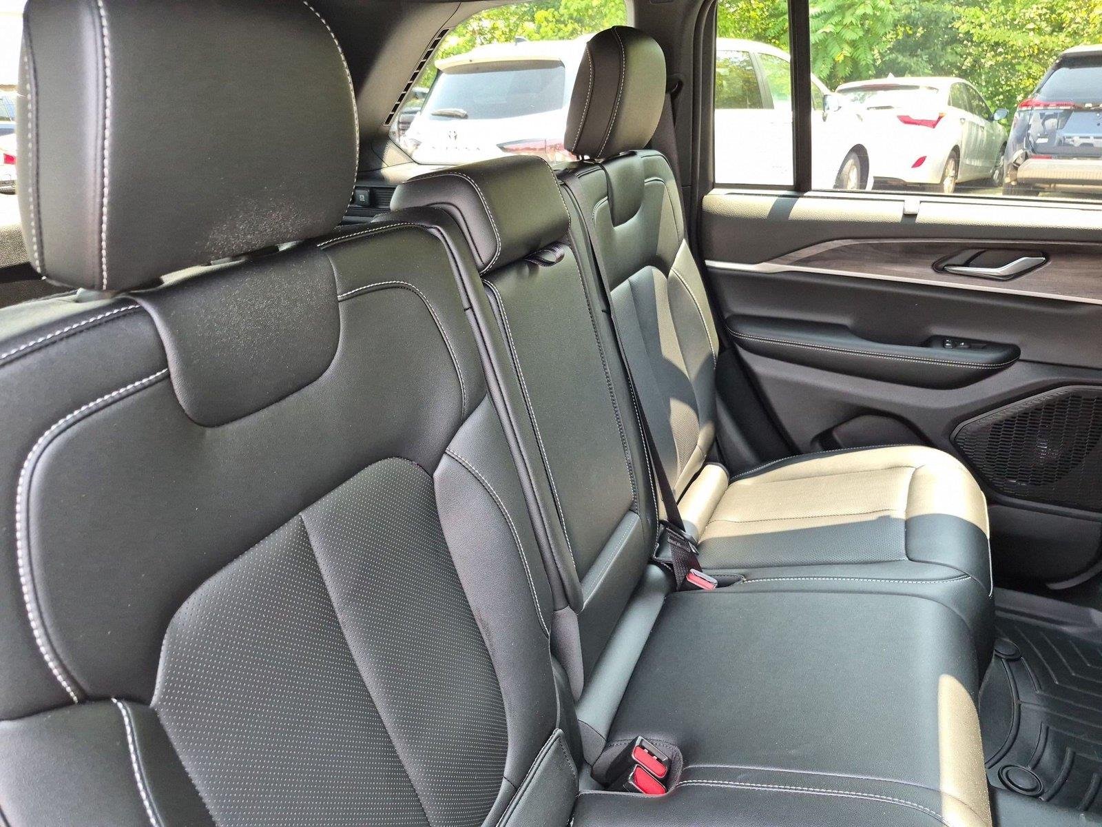 Used 2025 Baltic Gray Metallic Clearcoat Jeep Limited image 37
