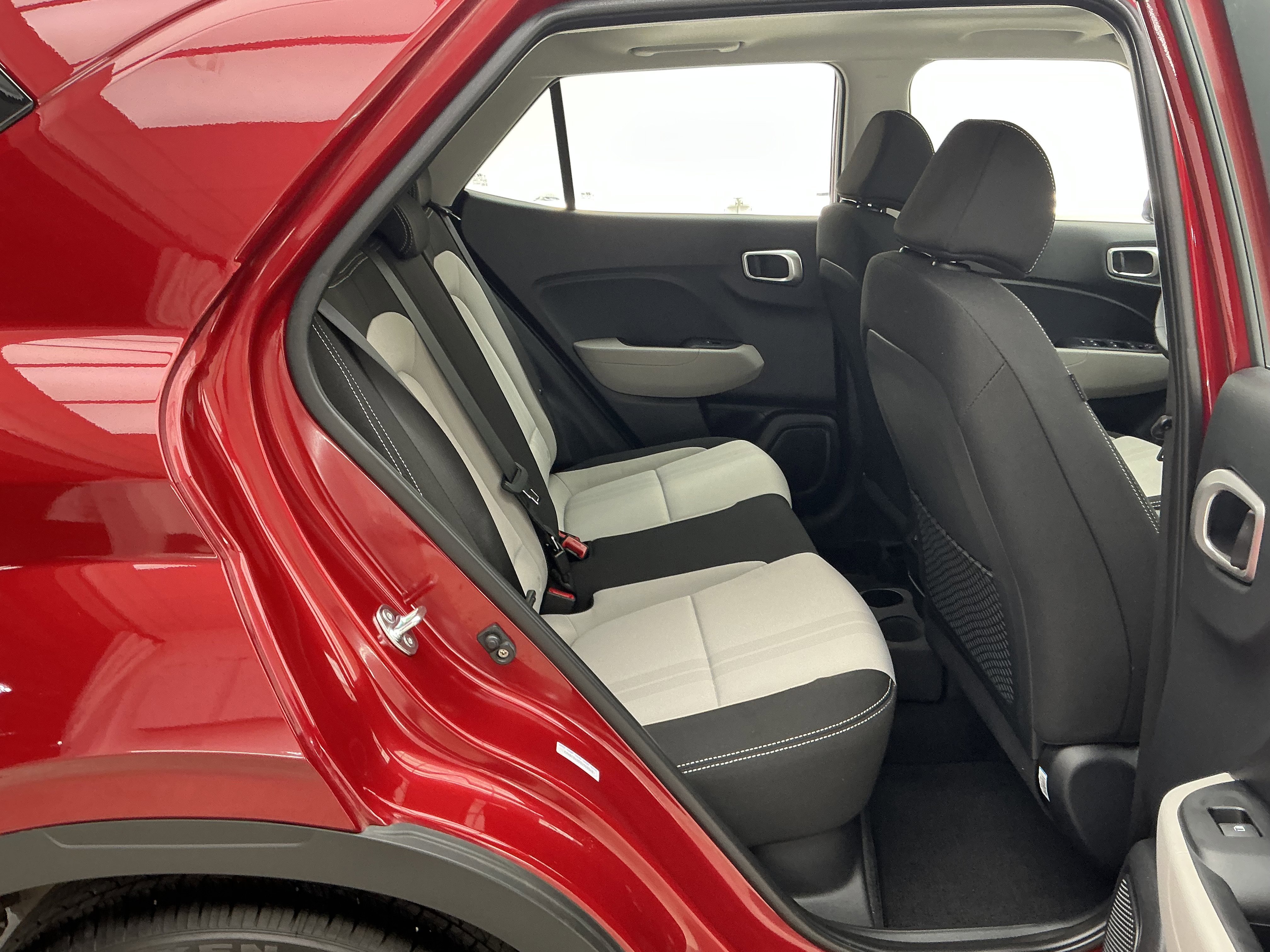 2025 Hyundai Venue SEL - Photo 23