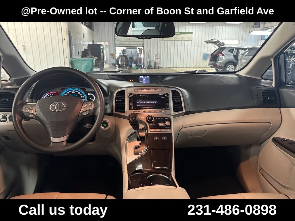 Used 2010  Toyota Base image 17