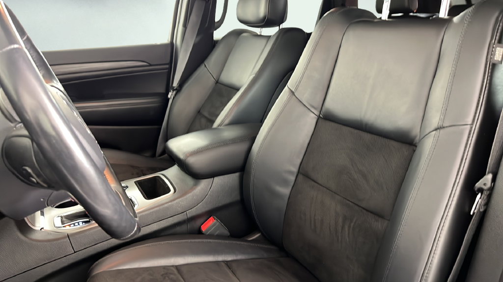 Used 2019 White/off-white Jeep Altitude image 35
