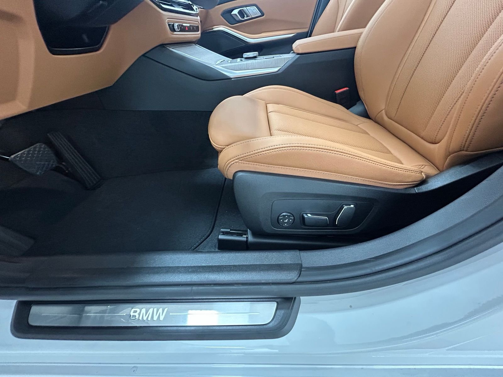 Certified Used 2025 Mineral White Metallic BMW 330i xDrive image 31
