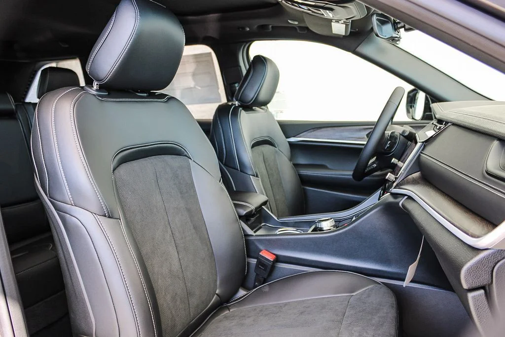 New 2026 Gray Jeep Altitude image 17