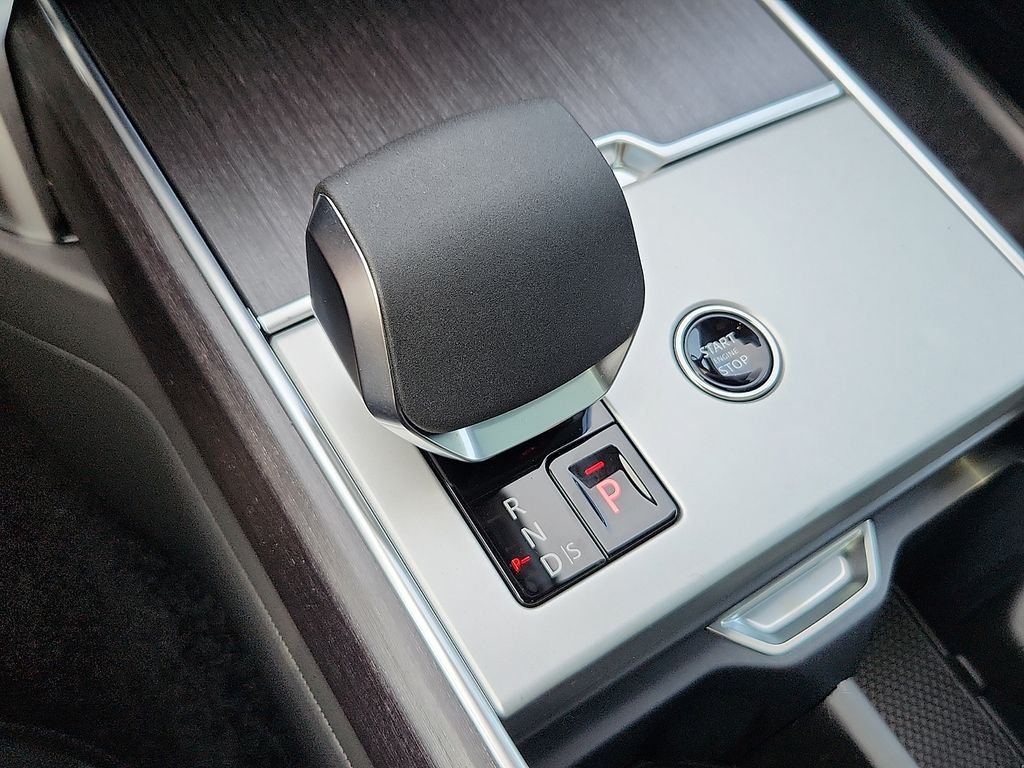 New 2026 Fuji White Land Rover SE image 7