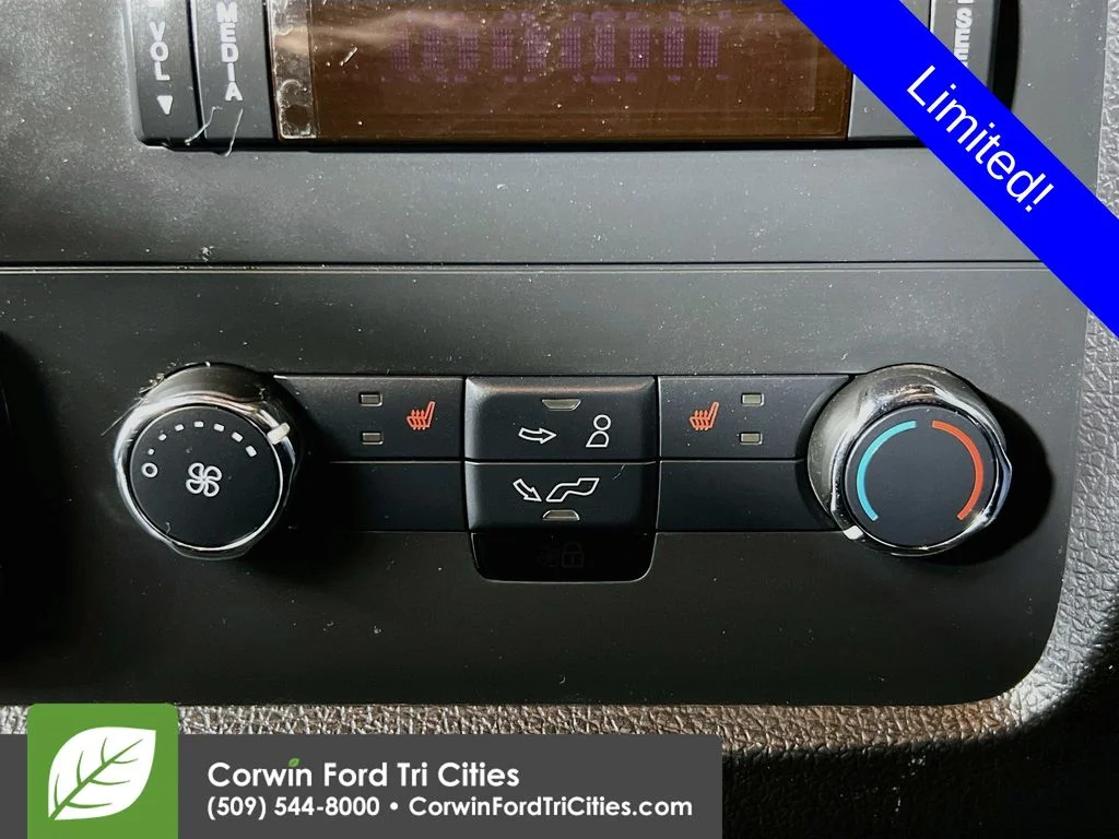 Used 2017 White Platinum Clearcoat Metallic Ford Limited image 31