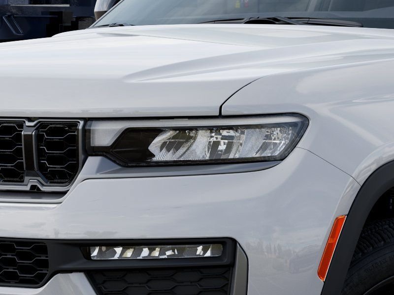 New 2026 Bright White Clear-Coat Exterior Paint Jeep Limited image 10