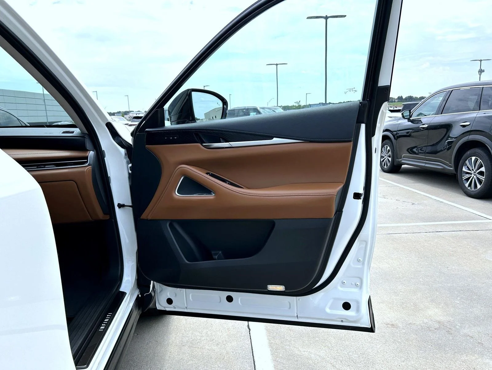 Certified Used 2023 White INFINITI Sensory image 16