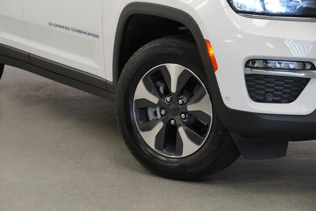 Used 2022 White Jeep 4xe image 4