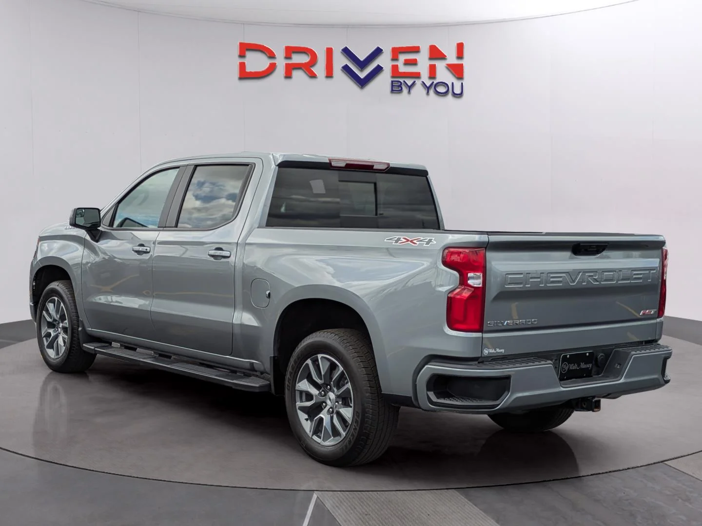 Used 2025 Sterling Gray Metallic Chevrolet RST image 3