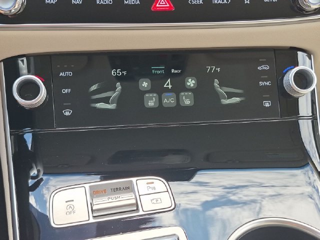 2026 GENESIS GV70 Standard - Photo 22