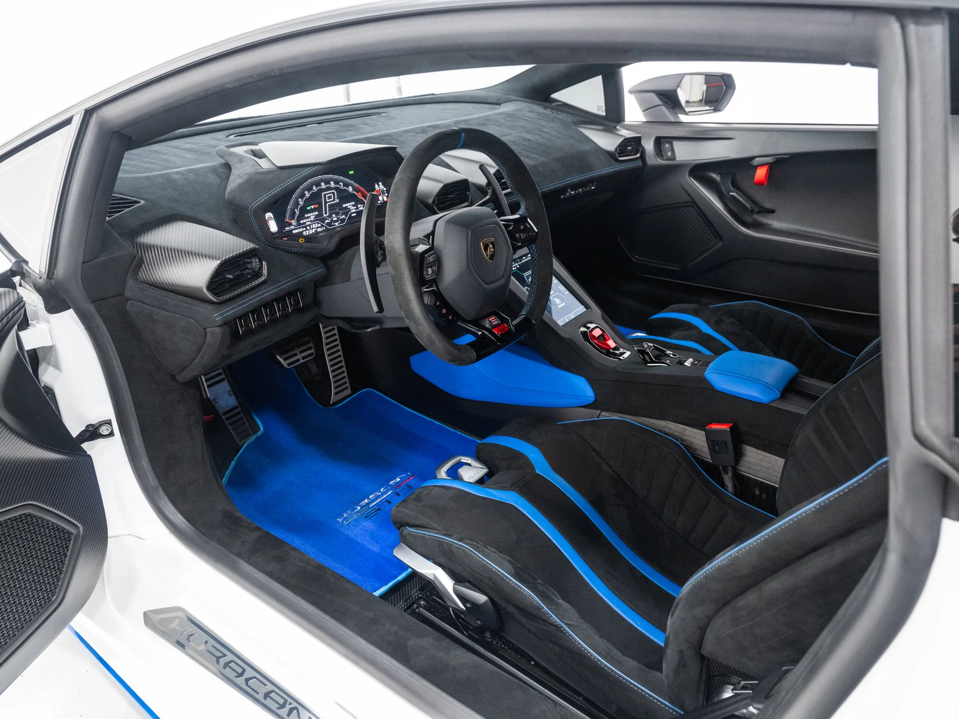 Used 2021 Bianco Asopo Metallic Lamborghini  image 29