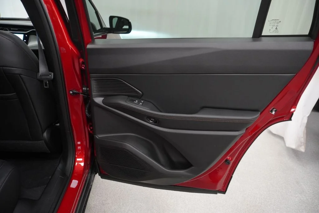 New 2026 Red Hot Pearl-Coat Exterior Paint Jeep Limited image 32