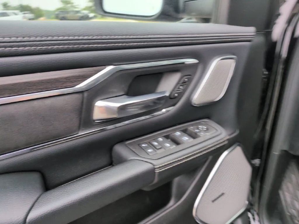 New 2026 Diamond Black Crystal Pearl-Coat Exterior Paint RAM Laramie image 16