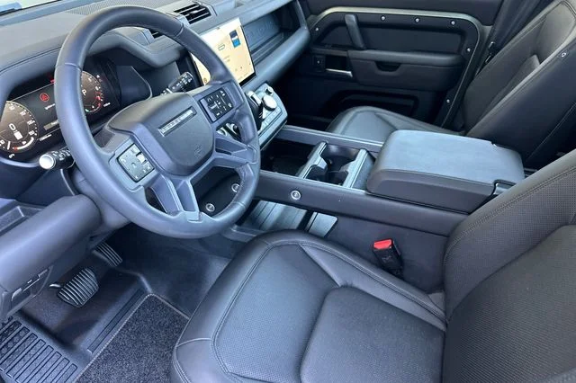 Certified Used 2025 Green Land Rover S image 9